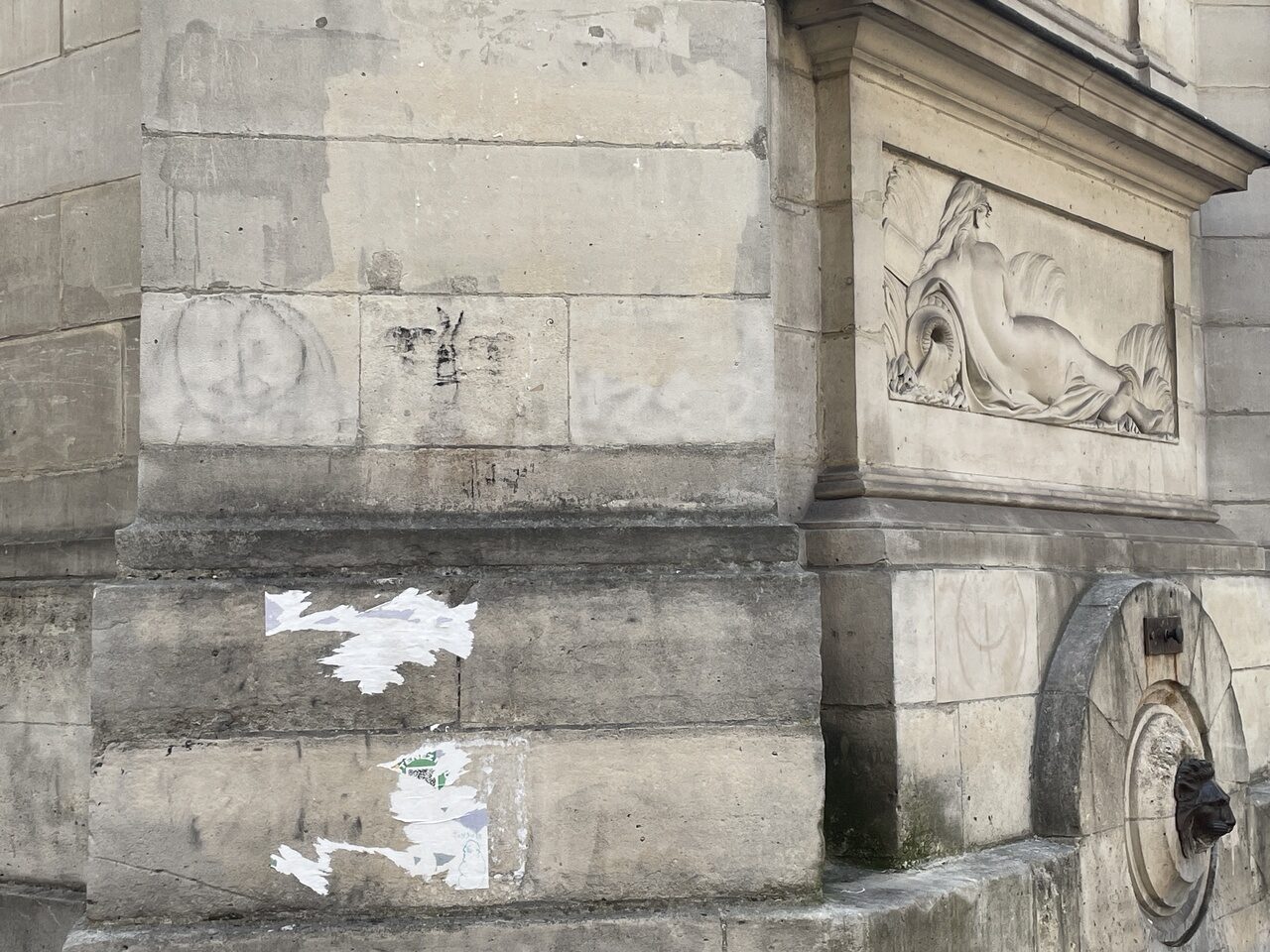 PA_27, Space Invader de la fontaine des Haudriettes — Street art de Invader à Paris