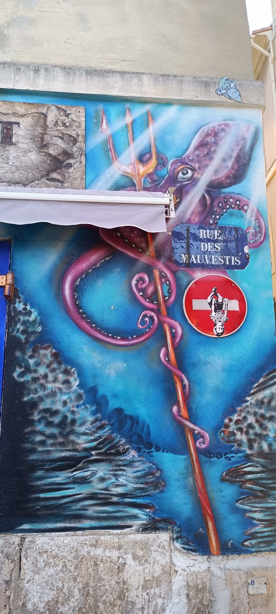 Calmar au trident rue des Mauvestis — Street art à Marseille