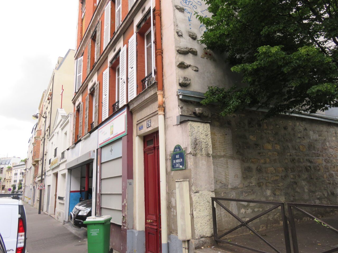PA_384, Space Invader on 26 Rue du Moulin Joly — Street art by Invader in Paris