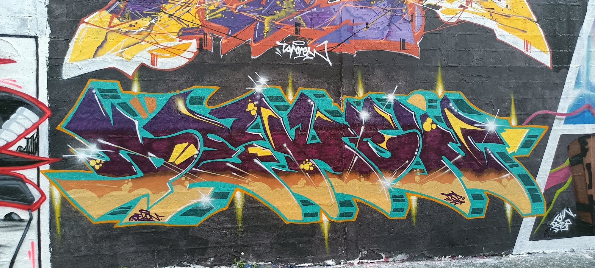 Turquoise and Plum Lettering by Taperen — Street art in Reims