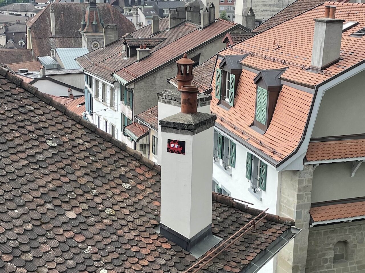 LSN_15, Space Invader on 6 Rue Pierre-Viret — Street art by Invader in Lausanne