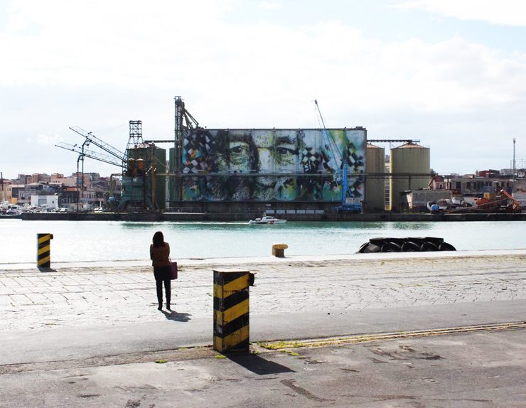 Regard vers la mer — Street art de Vhils à Catania