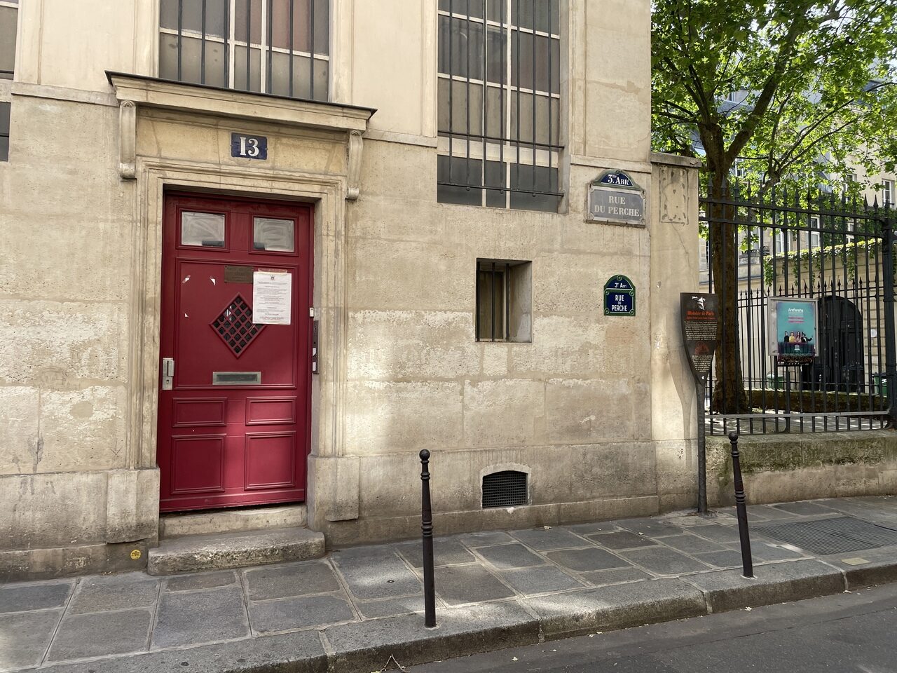PA_52, portrait pixelisé de la rue du Perche — Street art de Invader à Paris