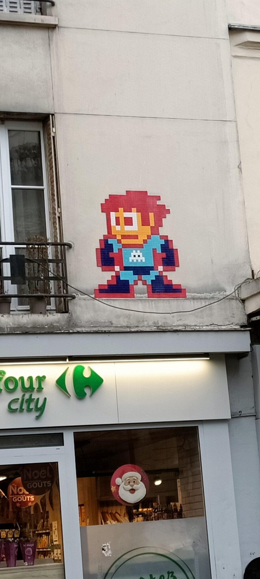 PA_1061, Space Invader on 29 Rue Ramey — Street art by Invader in Paris