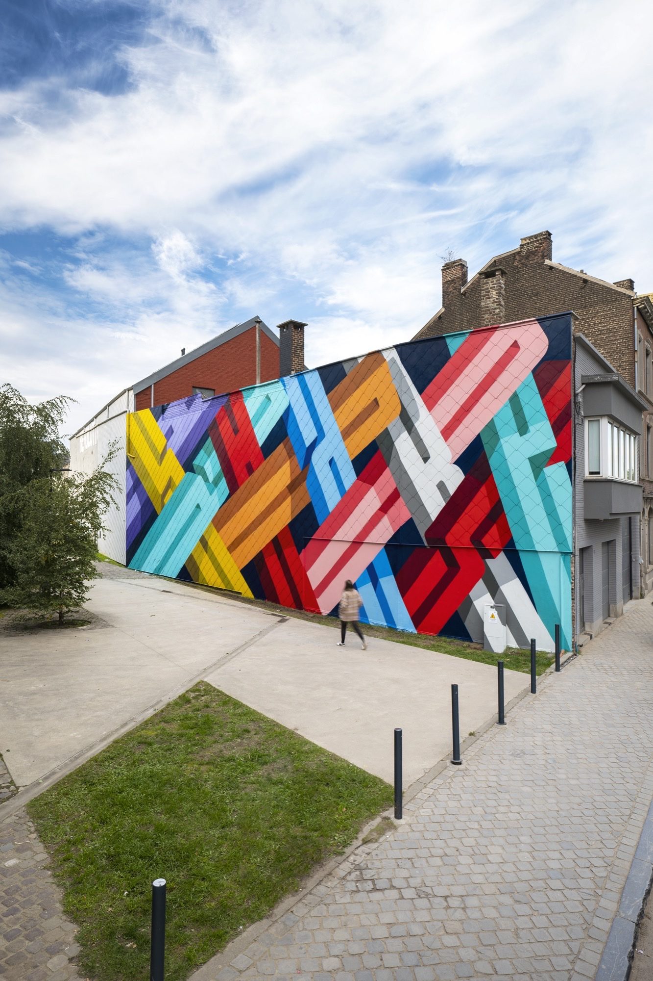 Shake Hands - typographie murale aux Guillemins — Street art de PREF à Liège