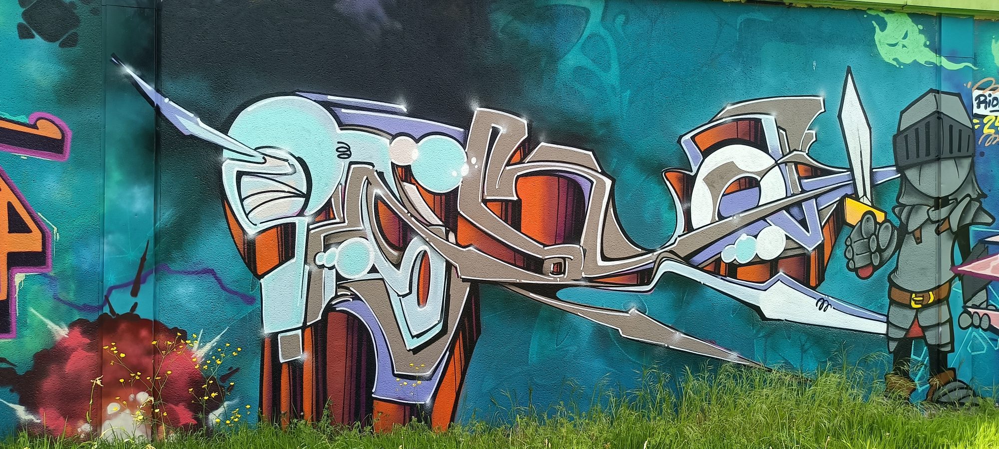 Chrome futuriste au chevalier — Street art à Sainte-Luce-sur-Loire