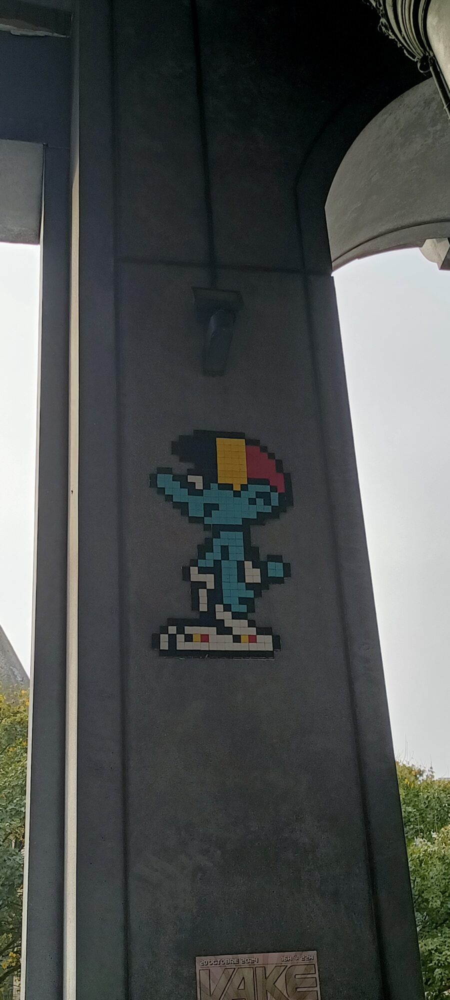 Smurf with a Belgian Tricolour Cap — Street art by Mifamosa in Bruxelles