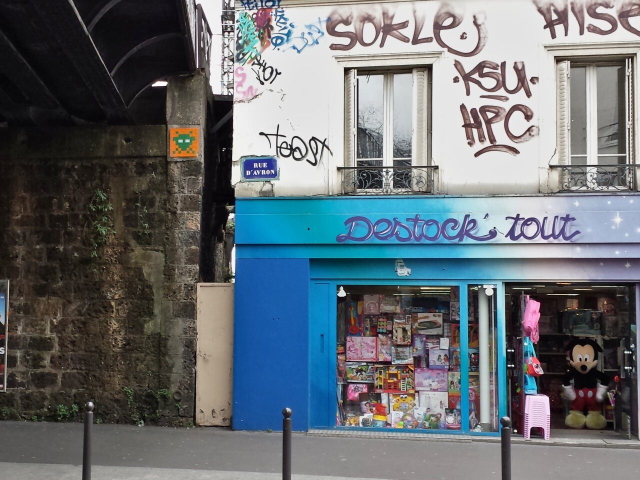 PA_753, Space Invader on 120 Rue d'Avron — Street art by Invader in Paris