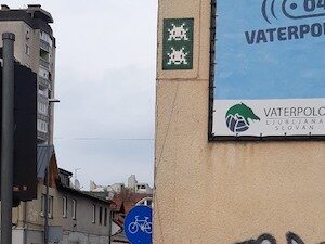 LJU_21, Space Invader on Zaloška cesta 16 — Street art by Invader in Ljubljana