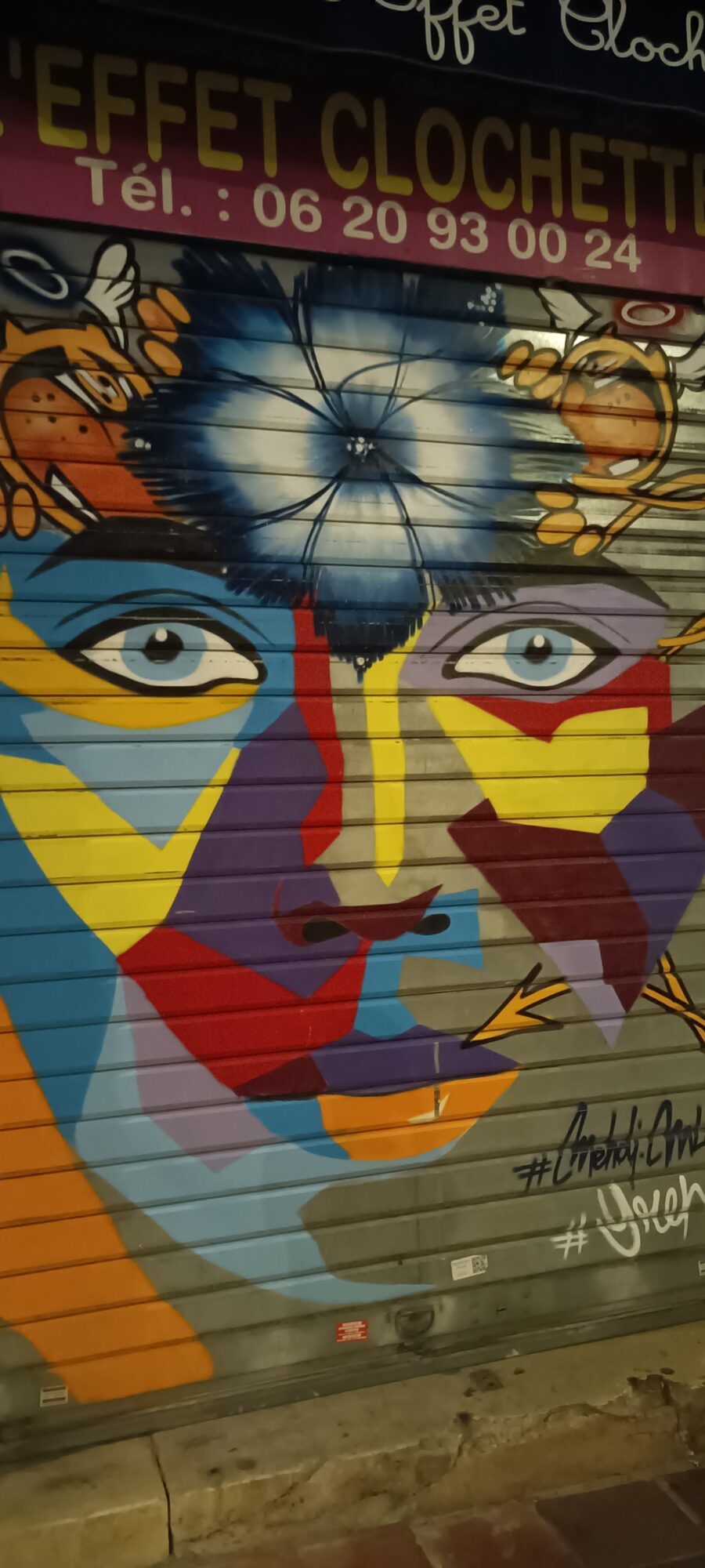Visage géométrique de L'Effet Clochette — Street art à Marseille