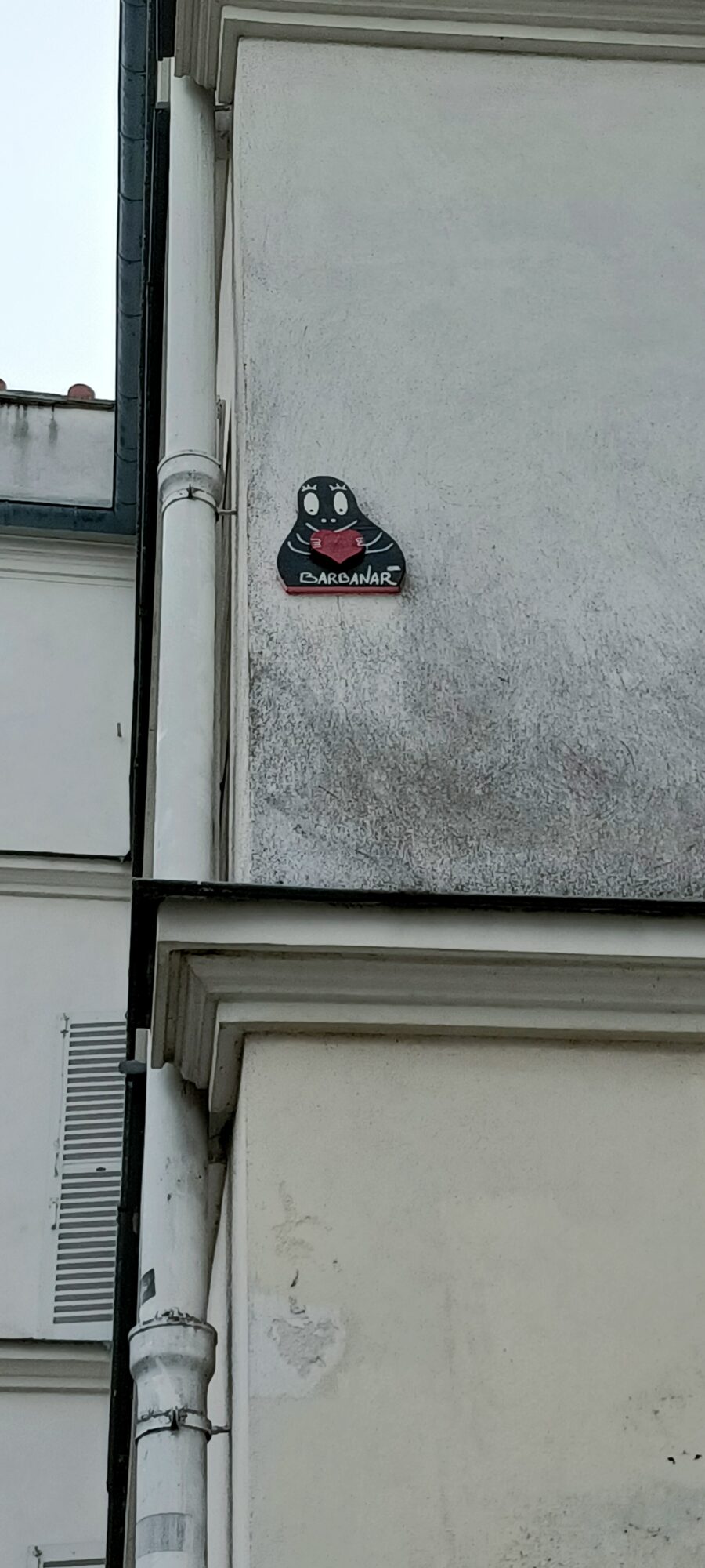 Barbanar au cœur rouge — Street art de A2 à Paris