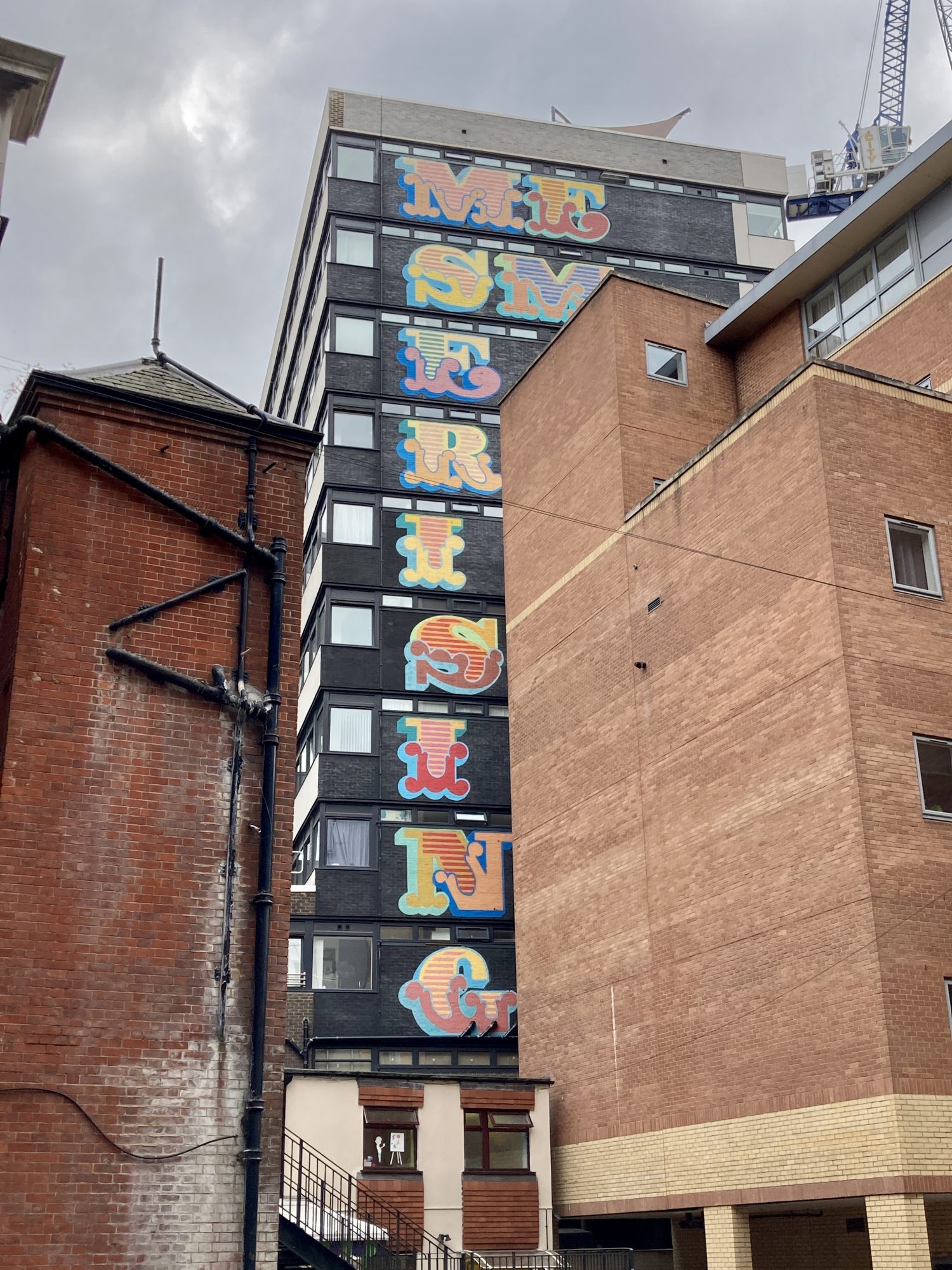 MESMERISING — Street art de Ben Eine à London