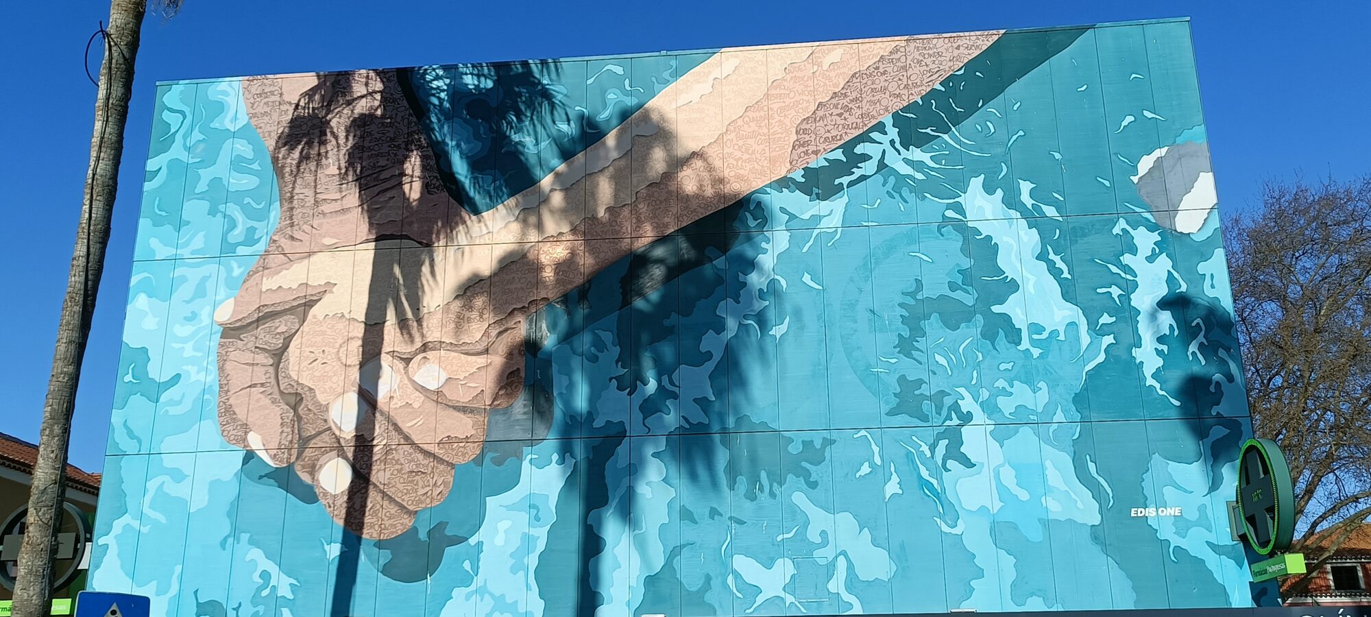Harmonia, Interlaced Hands by Edis One — Street art by Edis One in Cascais