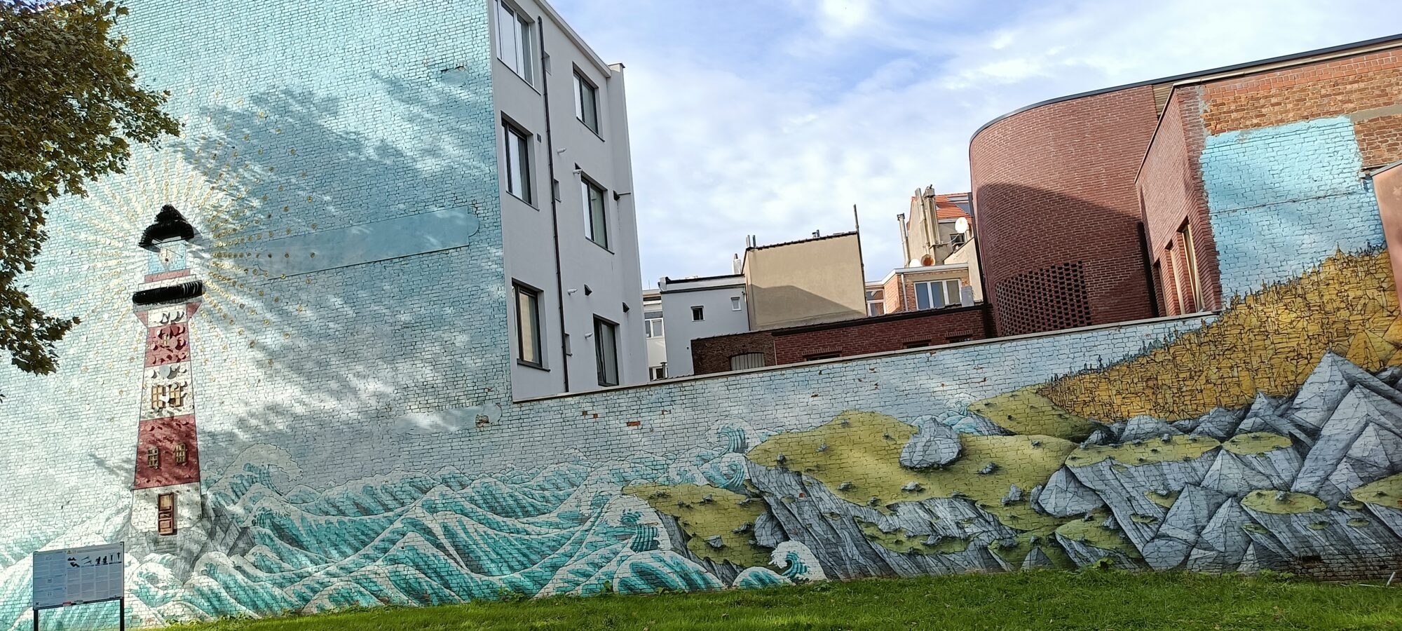 Lighthouse and waves on the park wall — Street art in Molenbeek-Saint-Jean