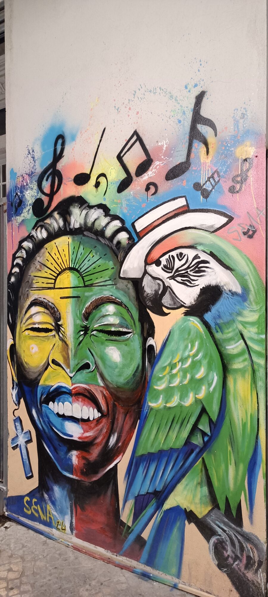 Singer and parrot by Sena — Street art in Lisboa