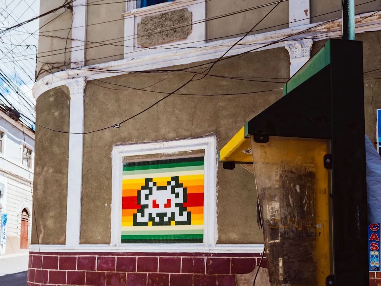 POTI_49, Space Invader de Calle Oruro — Street art de Invader à Potosí