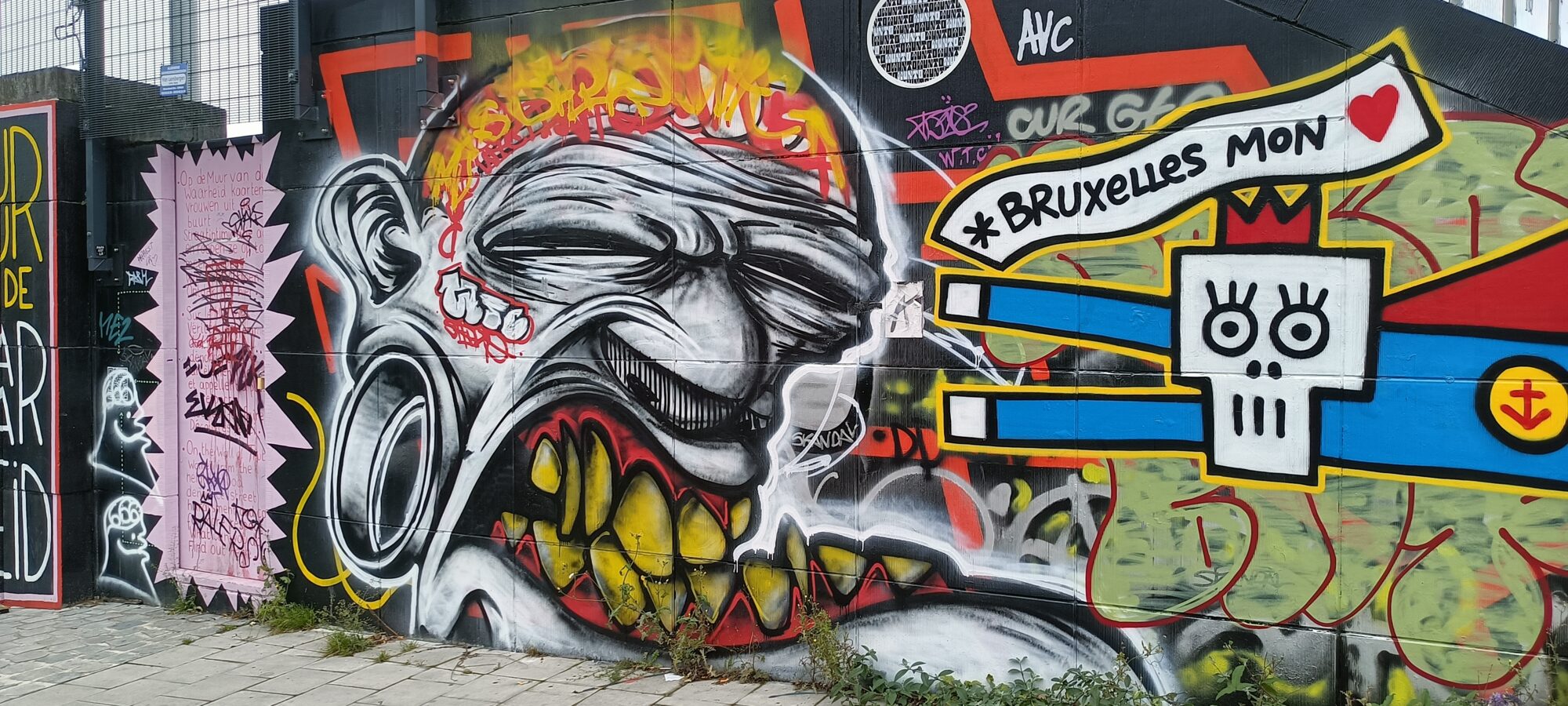 Bruxelles Mon Coeur, the Screaming Face — Street art in Bruxelles