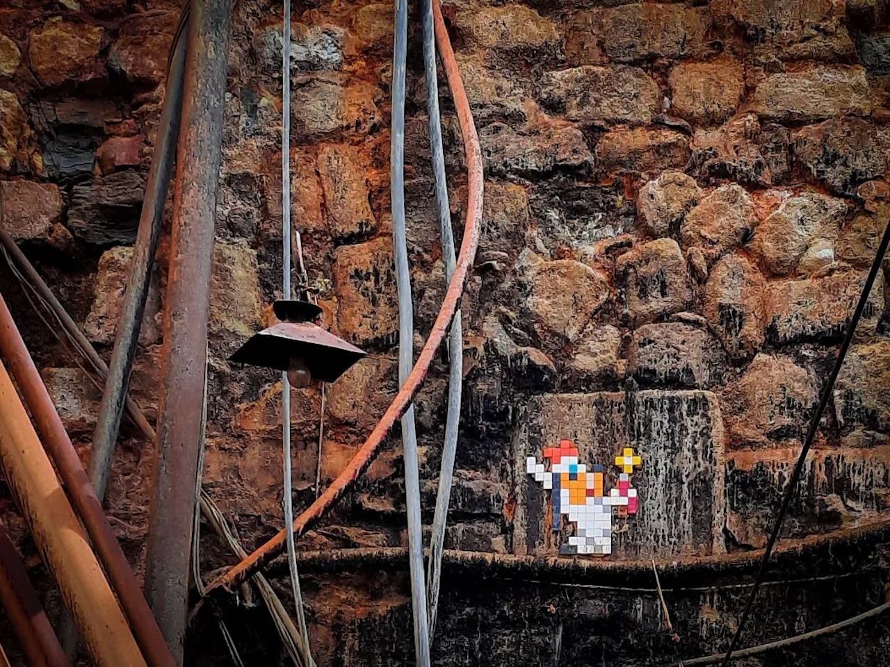 POTI_28, Space Invader de Camino Norte a la Cima del Cerro Rico — Street art de Invader à Potosí