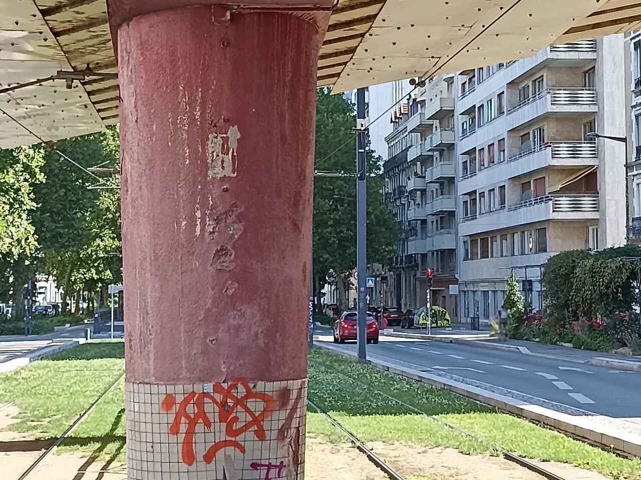 GRN_23, Space Invader on Cours Jean Jaurès — Street art by Invader in Grenoble
