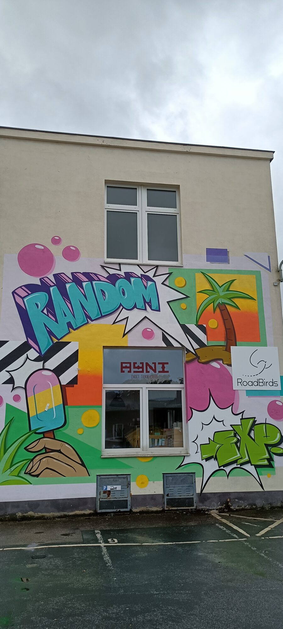 Random, façade pop du torréfacteur — Street art à Köln