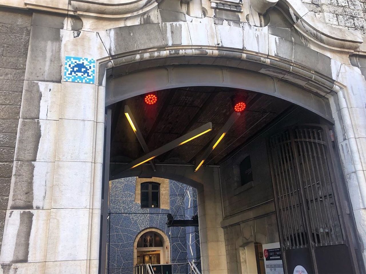 MARS_46, Space Invader on 8 Boulevard Saade - Quai Lazaret — Street art by Invader in Marseille