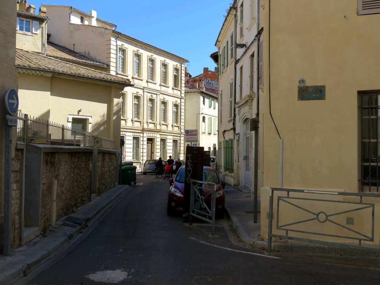 AVI_21, Space Invader on Rue des Bains — Street art by Invader in Avignon