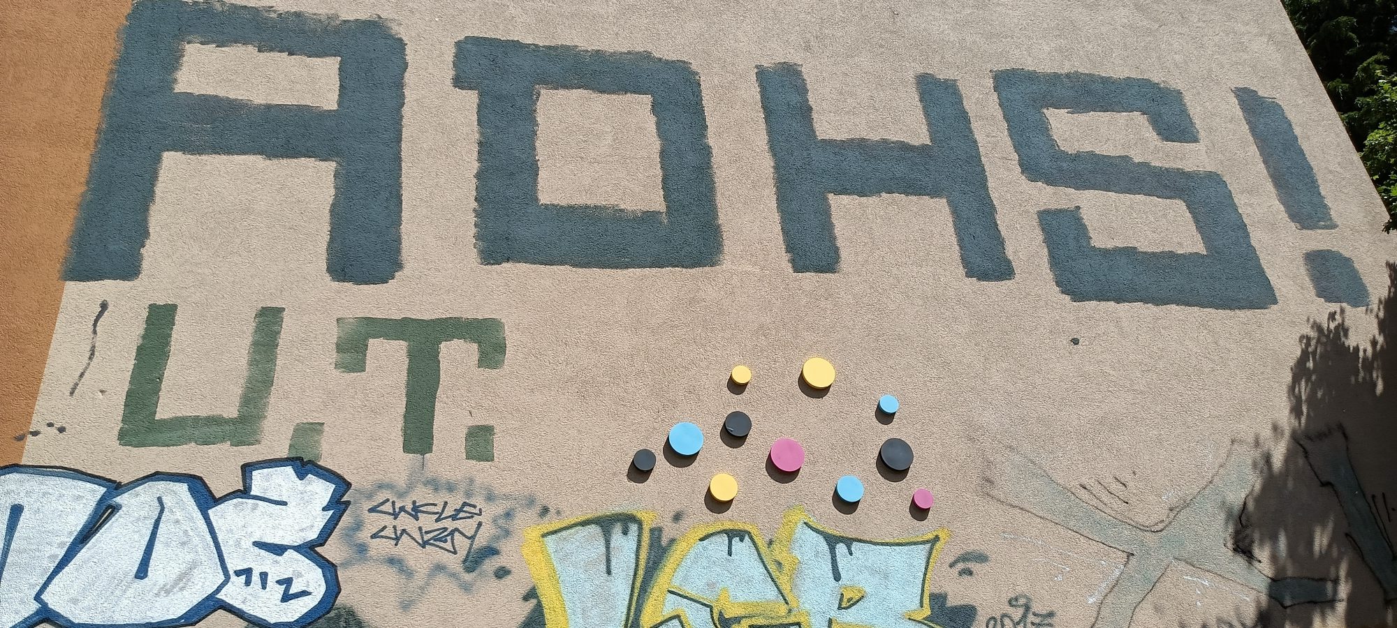 ADHS, lettres sur les toits — Street art à Berlin