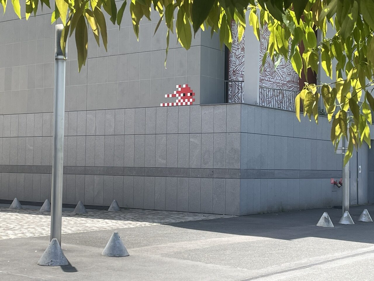 PA_1585, Space Invader de l'avenue du Nouveau Conservatoire — Street art de Invader à Paris