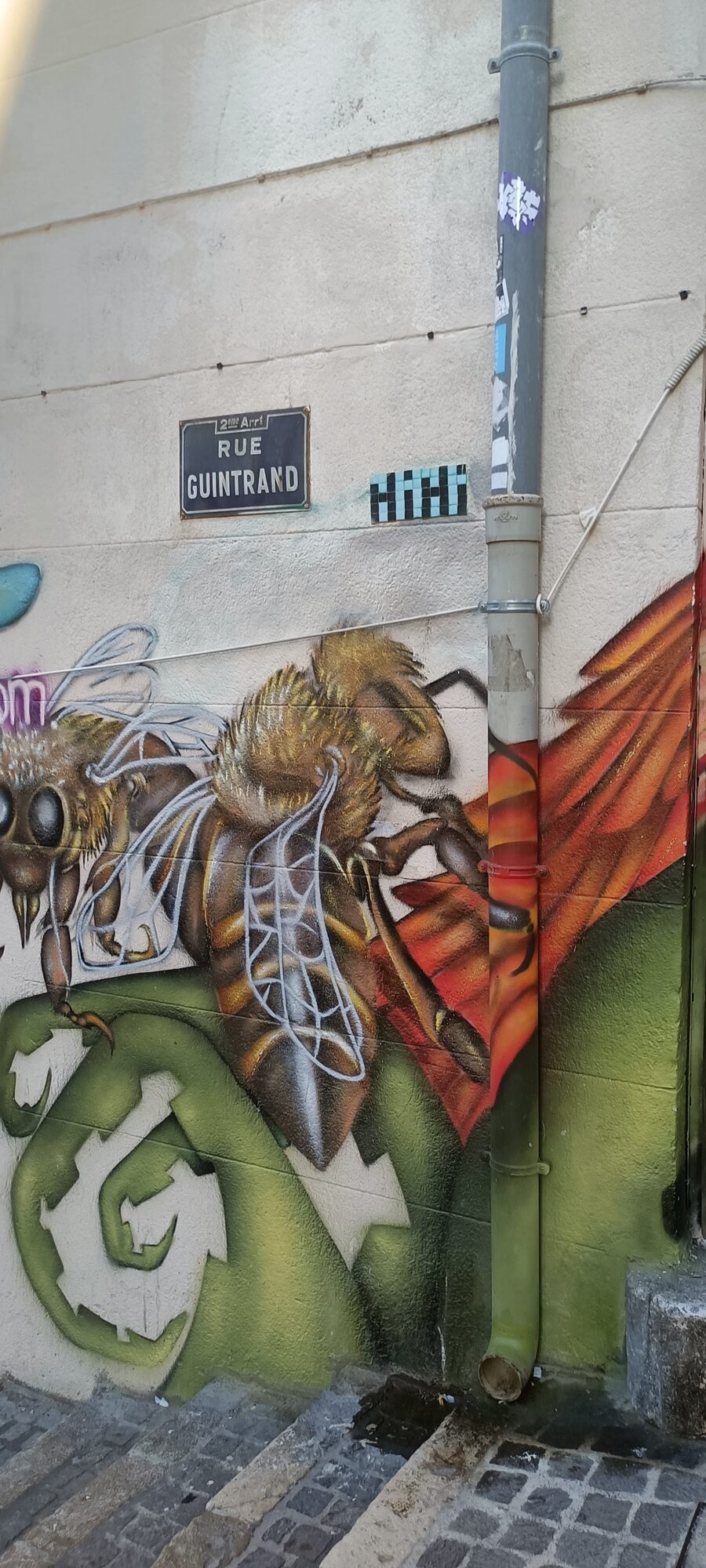 Abeilles géantes de la rue Guintrand — Street art à Marseille