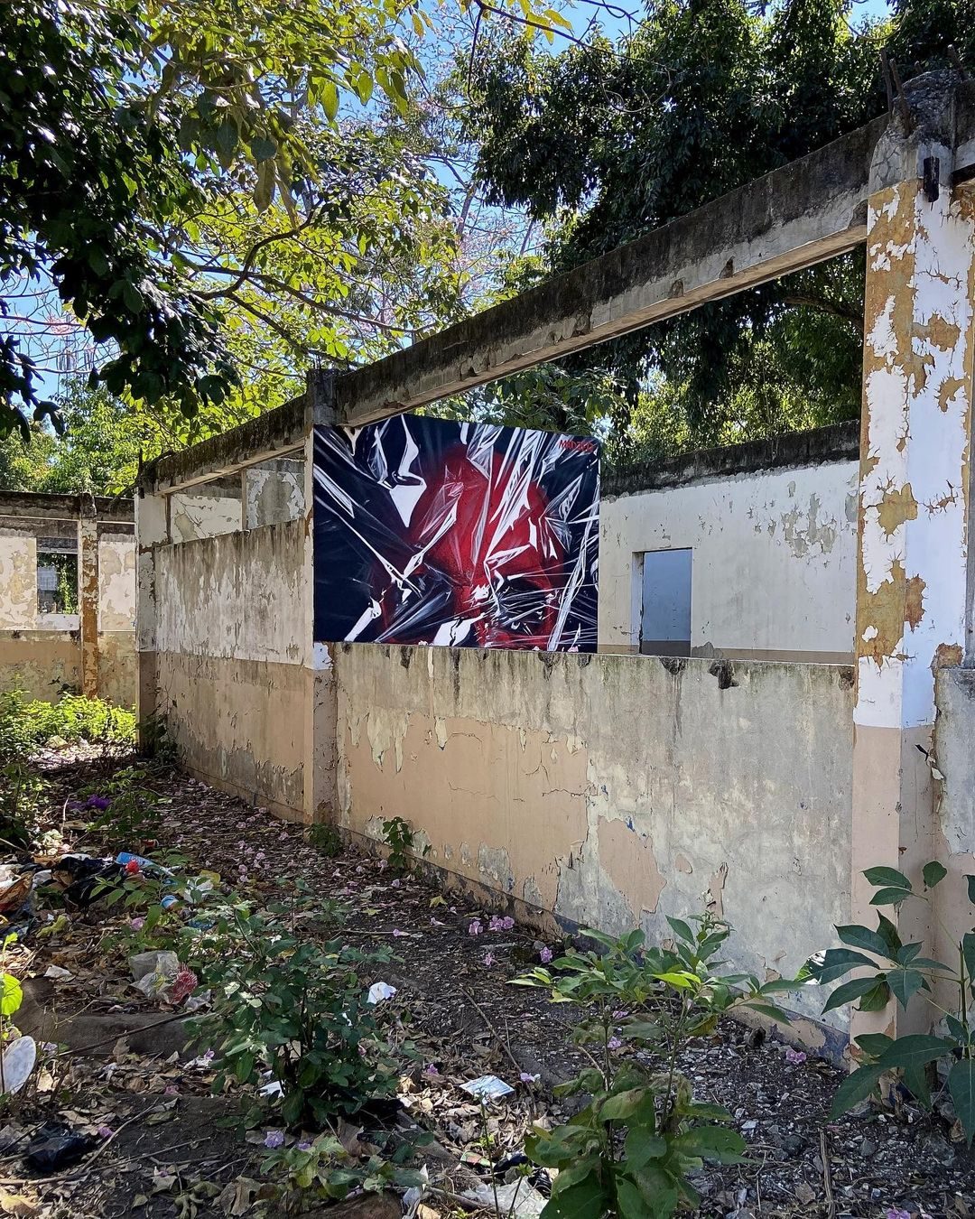 Tormented Red and Black Face — Street art by Madjer Linares in San Vicente
