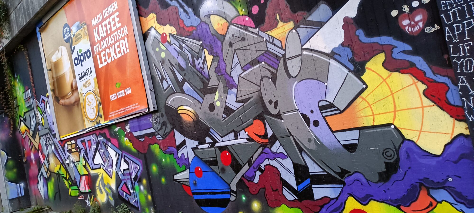 Mur wildstyle du Bahnhof Bilk — Street art à Düsseldorf