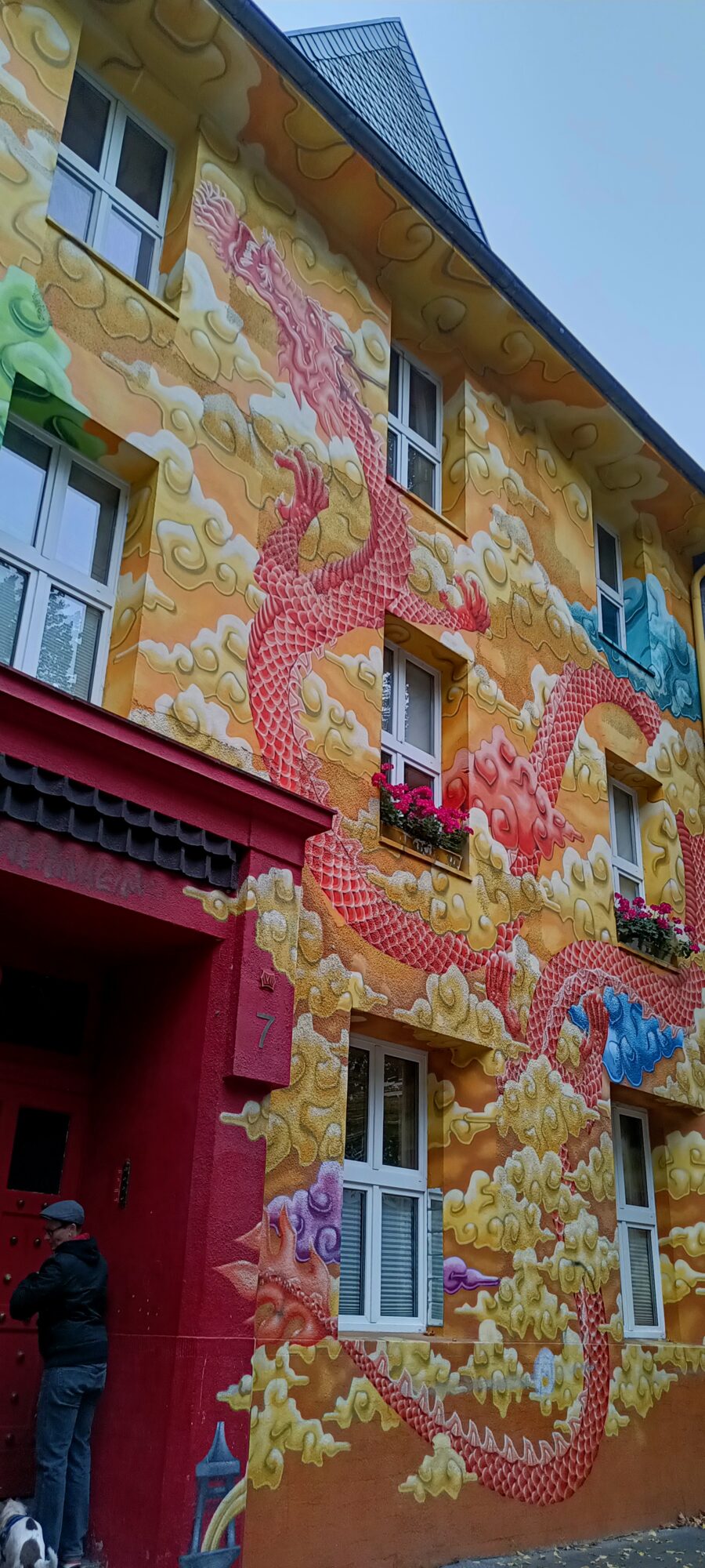 Le Drachenhaus de Ben Mathis — Street art de Ben Mathis à Düsseldorf