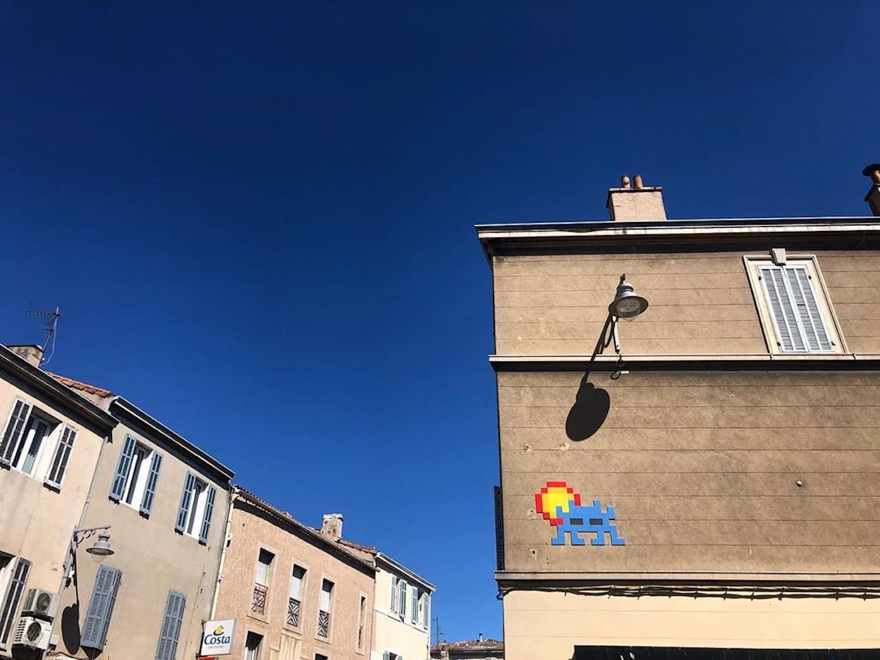 MARS_40, Space Invader on 9 Rue Montaigne — Street art by Invader in Marseille
