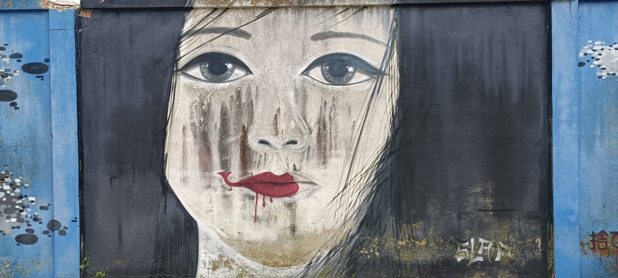 Portrait with a scarlet mouth — Street art in Lisboa