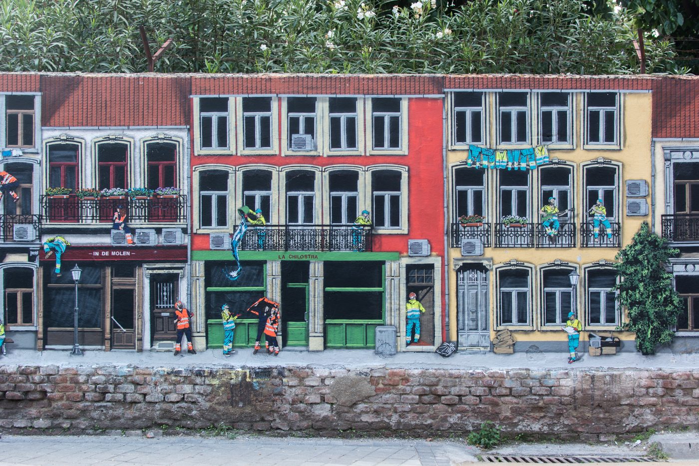 Brussels Days — Street art by Jaune in Madrid