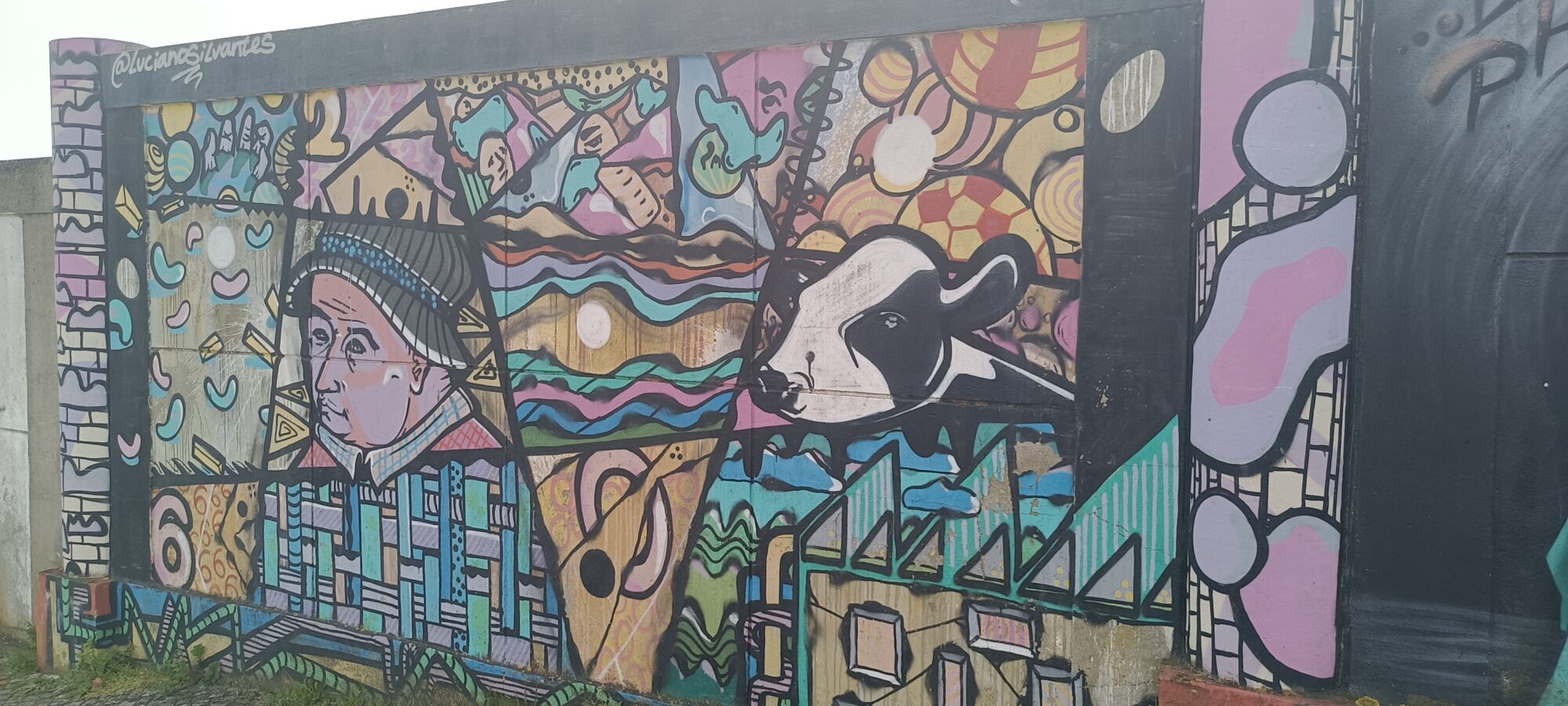 Vieille femme et vache en aplats cubistes — Street art à Lisboa