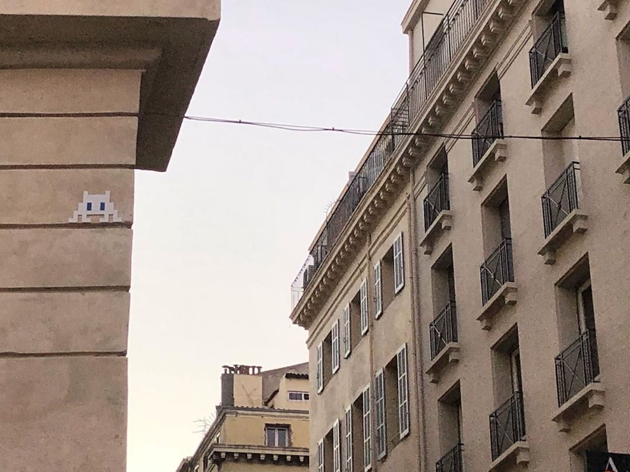 MARS_79, Space Invader du quai des Belges — Street art de Invader à Marseille
