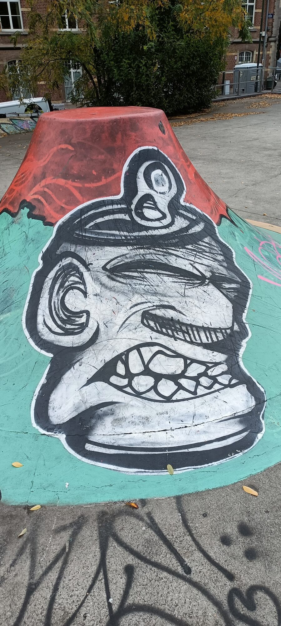 Spray-Can Head on the Ursulines Ramp — Street art in Bruxelles