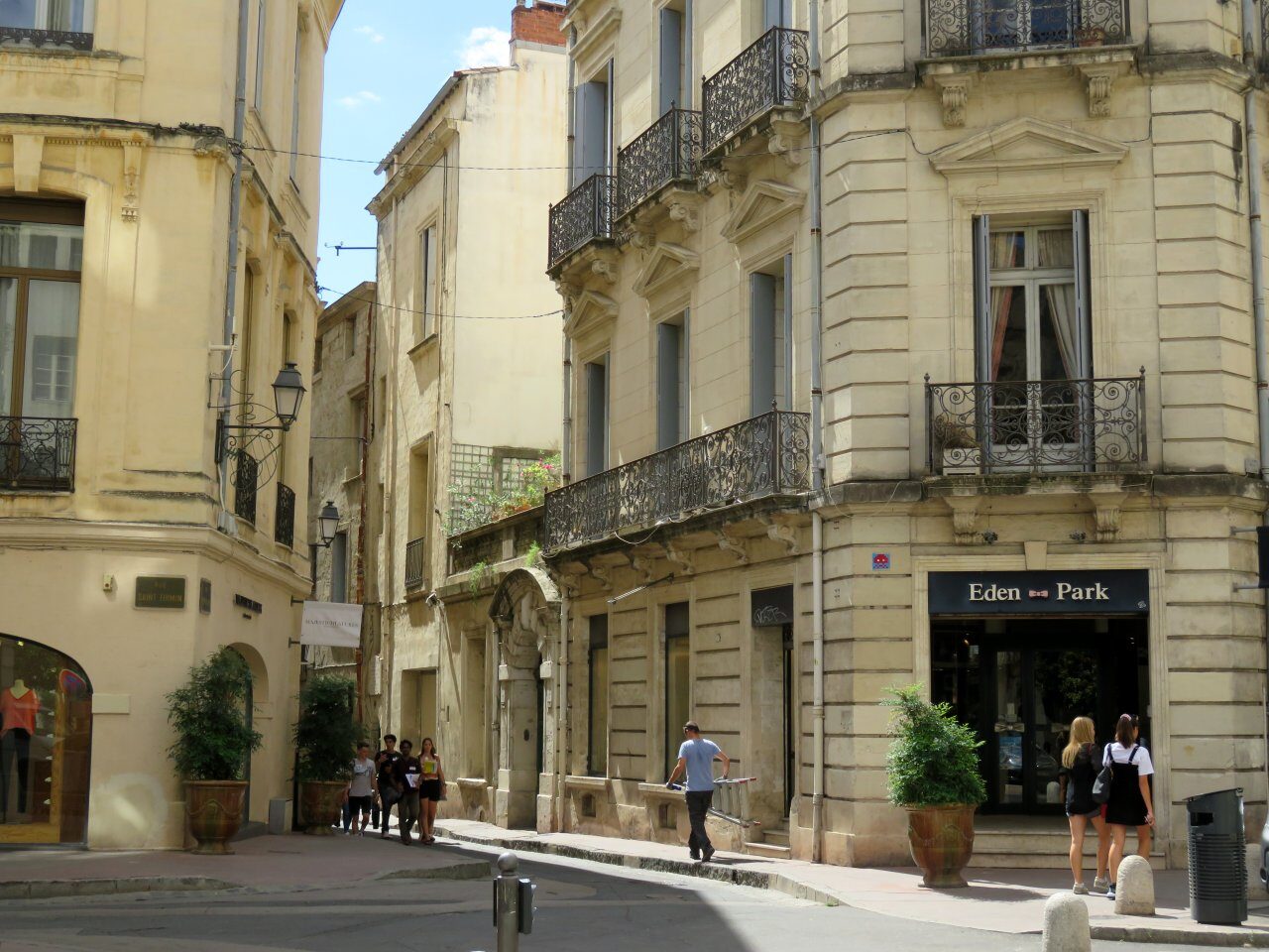MPL_33, Space Invader on Rue du Petit Scel — Street art by Invader in Montpellier