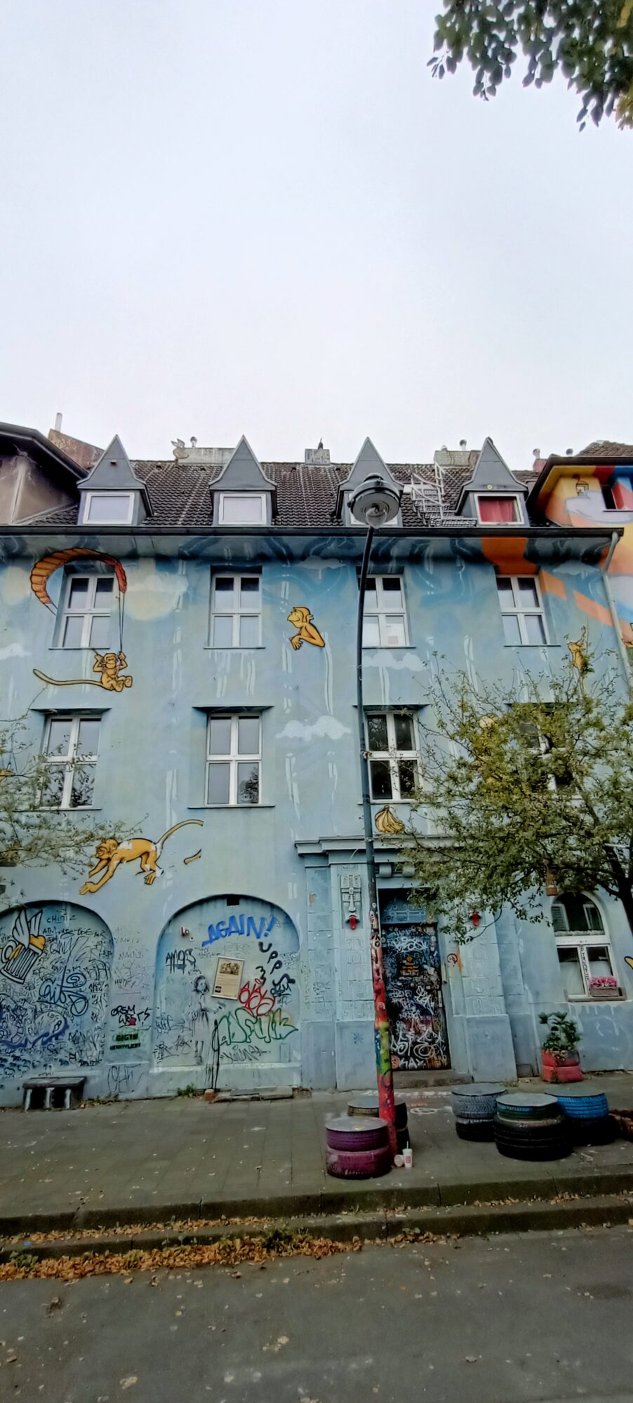 L'Affenhaus des MaJo Brothers — Street art de MaJo Brothers à Düsseldorf