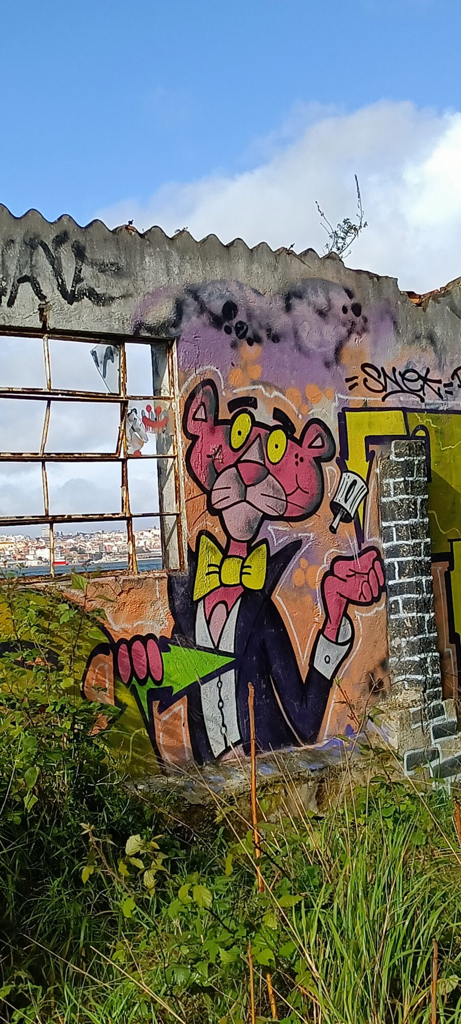 Pink Panther in a Tuxedo in the Ruin — Street art in Lisboa