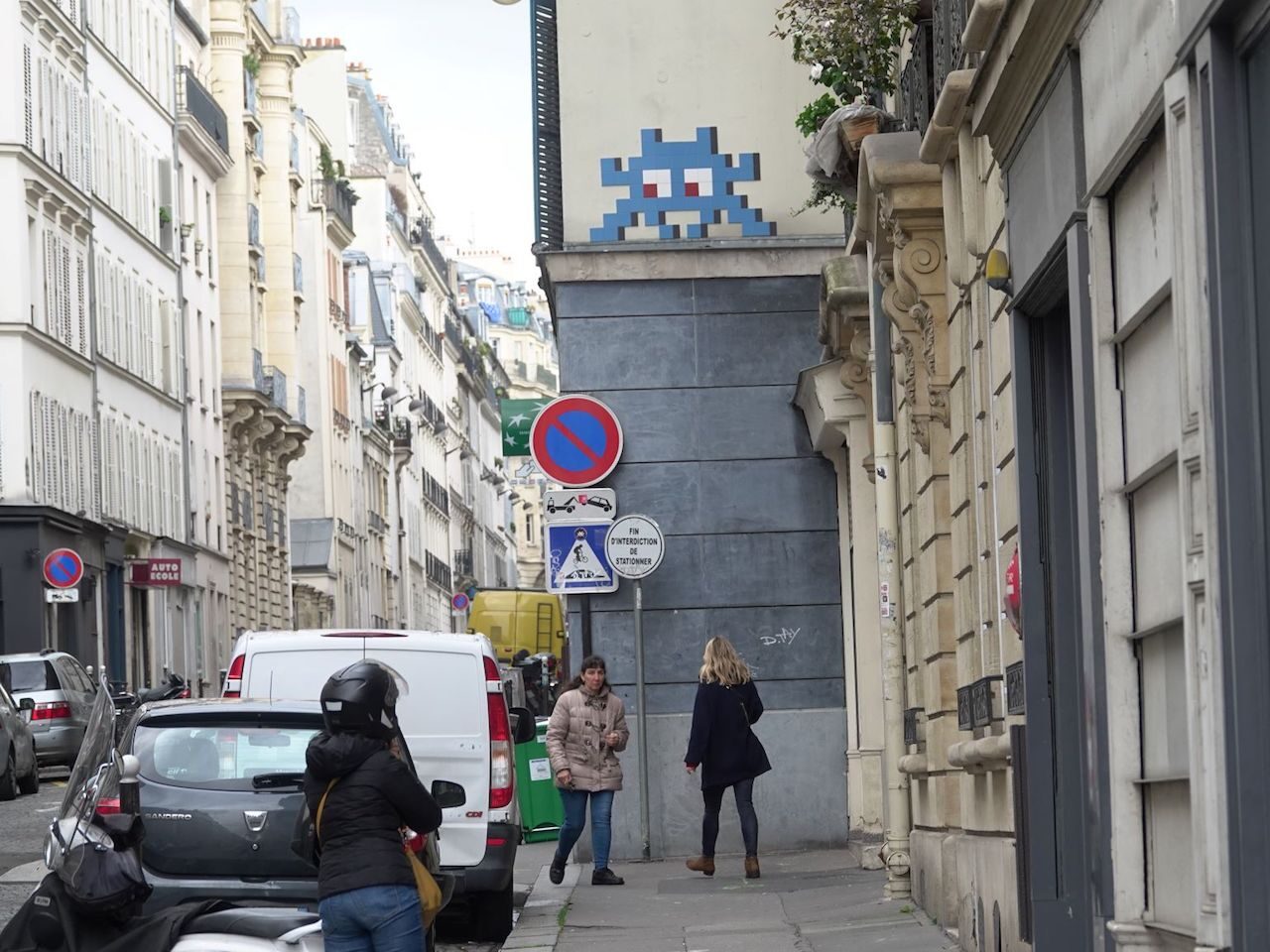 PA_1438, Space Invader de la rue Truffaut — Street art de Invader à Paris