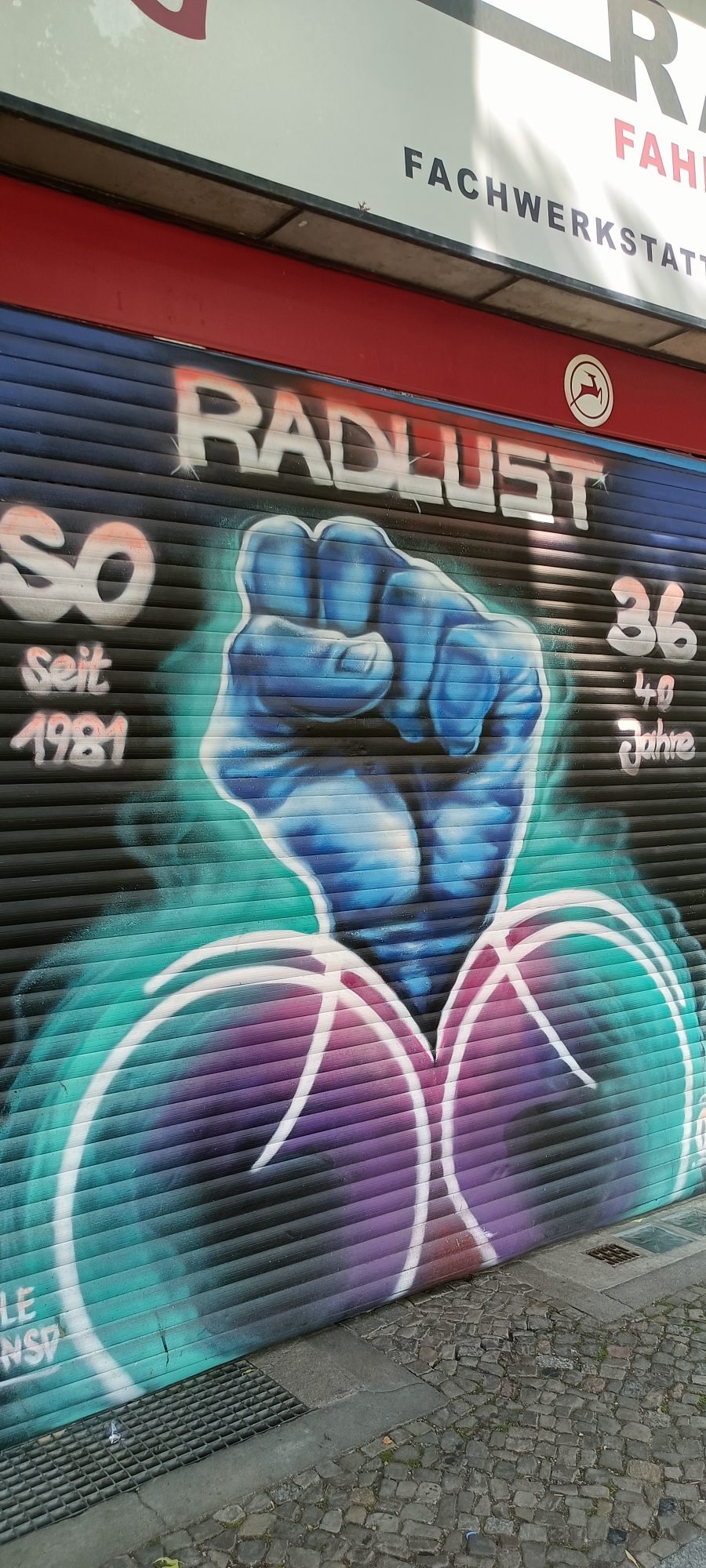 Radlust, le poing du vélo — Street art à Berlin