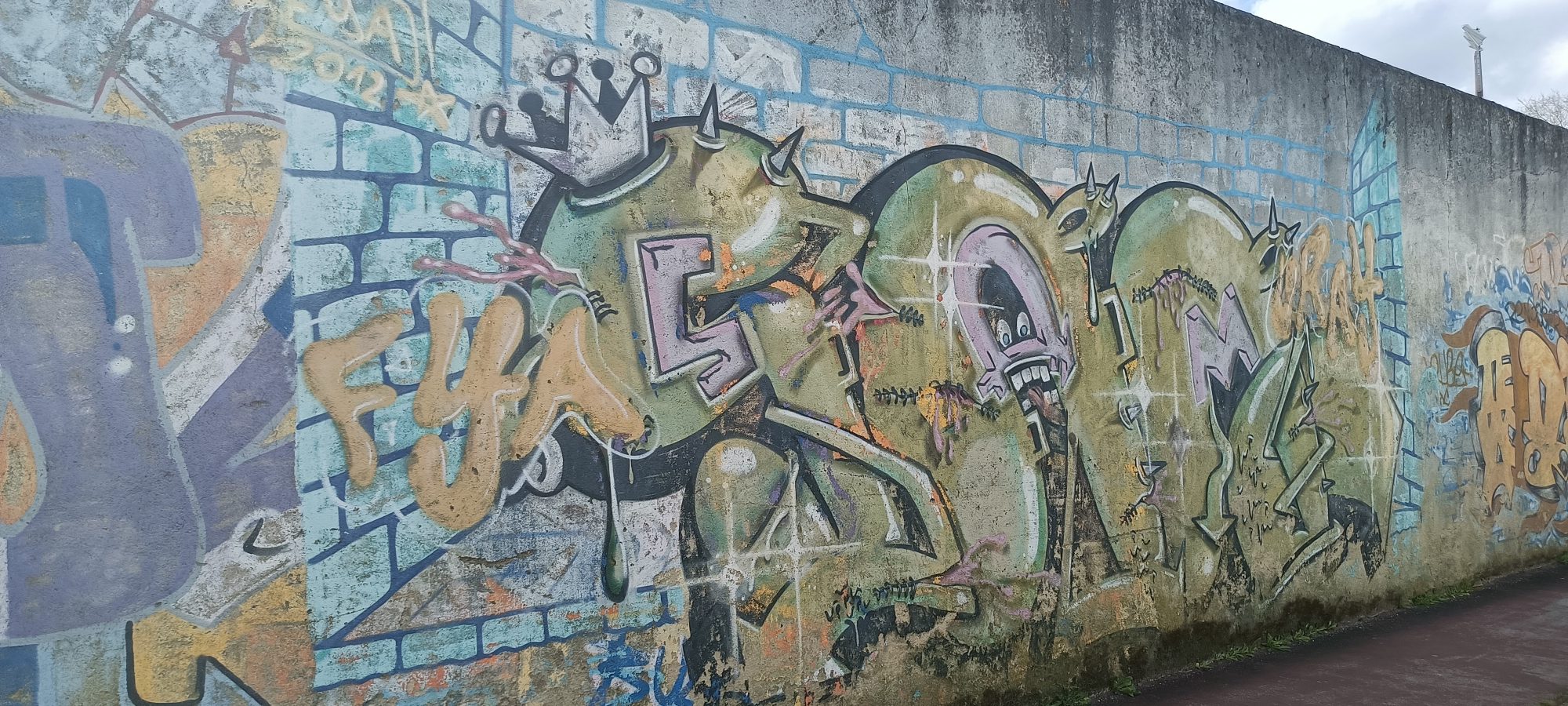Wildstyle Monstre FIFA et Couronne — Street art à Lisbon