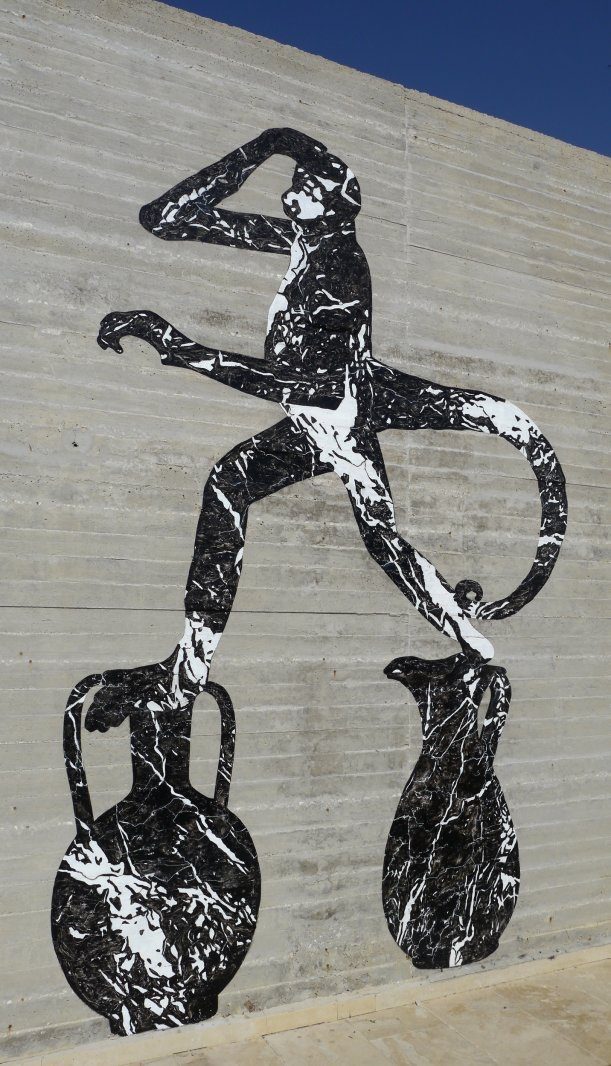 The Colossus at the Crete Museum — Street art by Vincent Parisot in Heraklion
