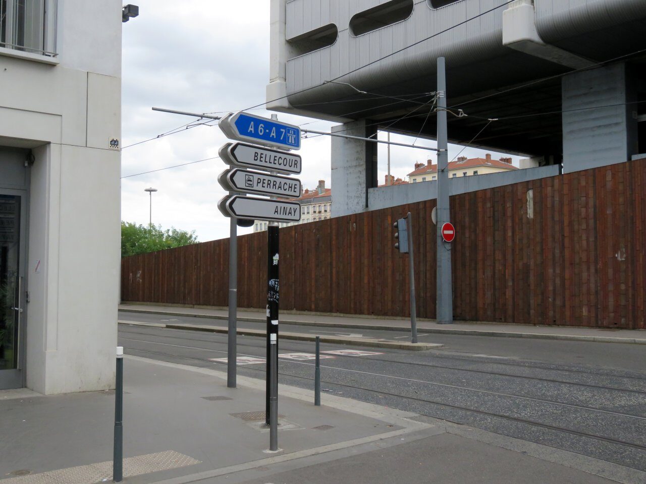 LY_38, Space Invader on 18 bis Place Carnot — Street art by Invader in Lyon
