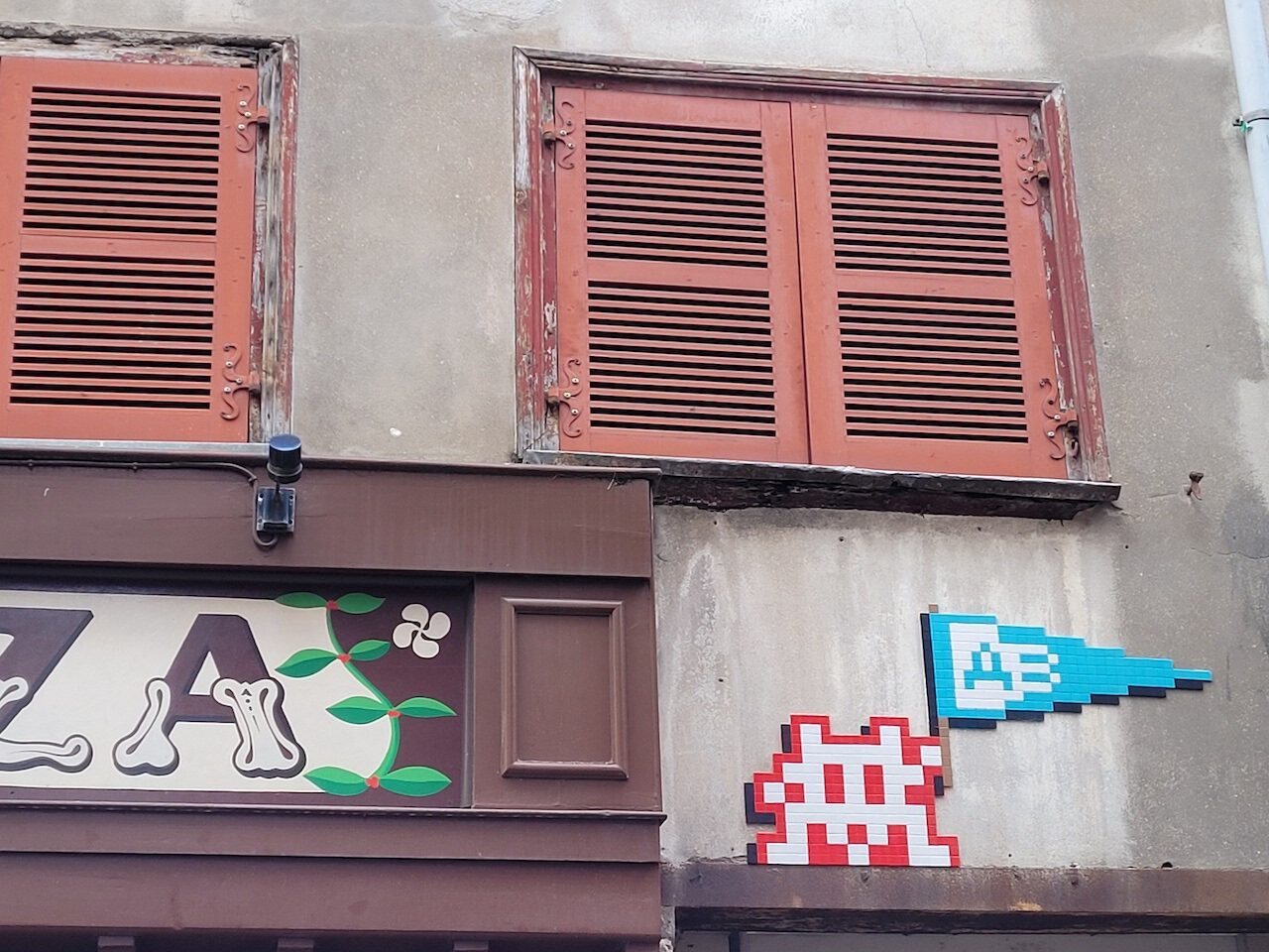 BAB_29, Space Invader on Rue des Augustins — Street art by Invader in Bayonne