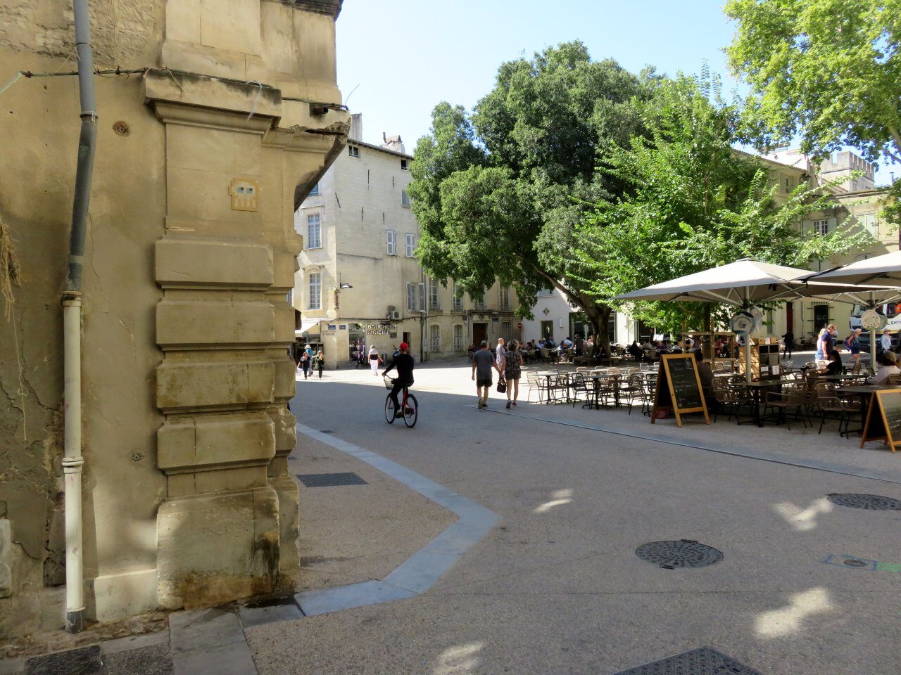 AVI_02, Space Invader de la place Saint-Didier — Street art de Invader à Avignon