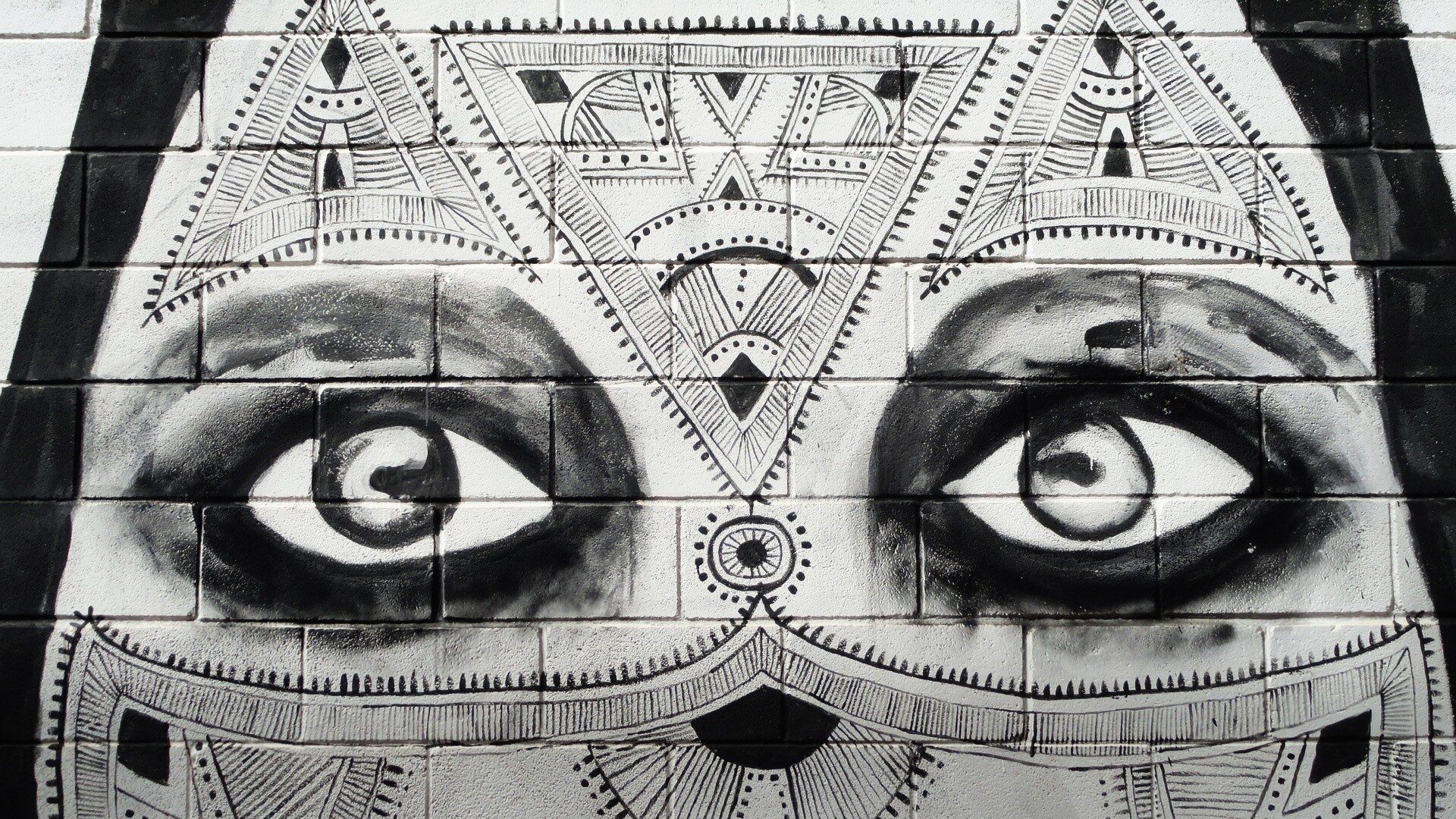 Woman — Street art by Laura Pintado in La Bañeza