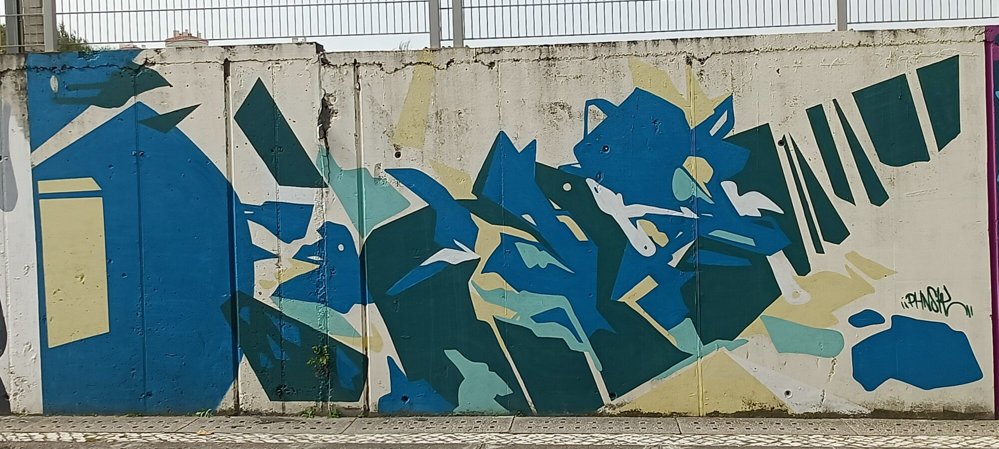 Blue Geometric Composition, by i.Phase — Street art in Lisboa